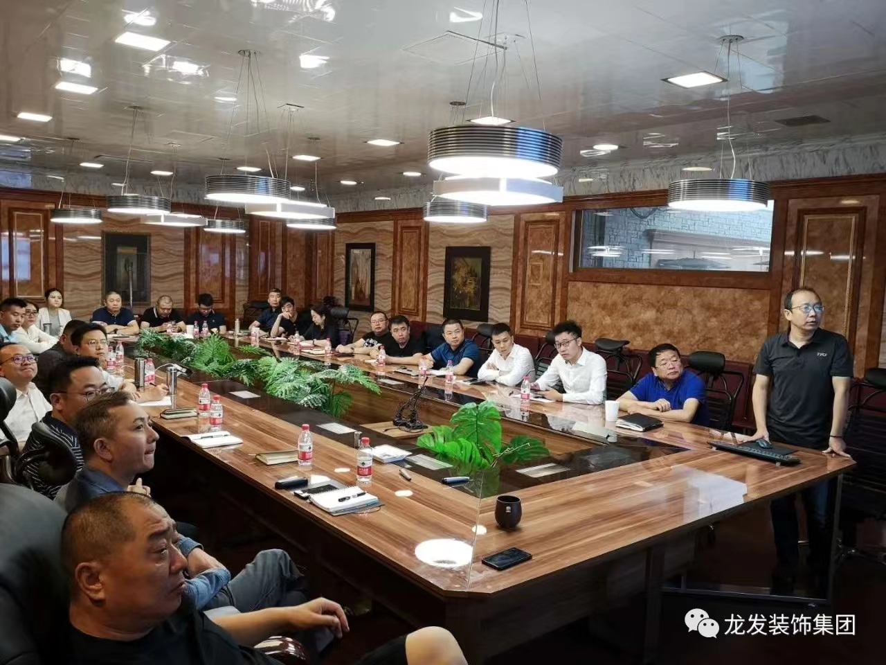 “新趨勢 新思維 新模式”2020年龍發(fā)裝飾經(jīng)管會勝利召開